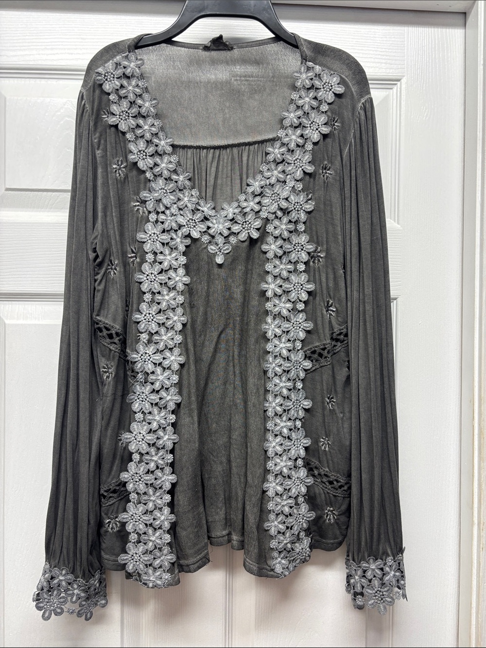 POL Gray Floral Embroidered Top Floral Embellishment on collar & Sleeves Small